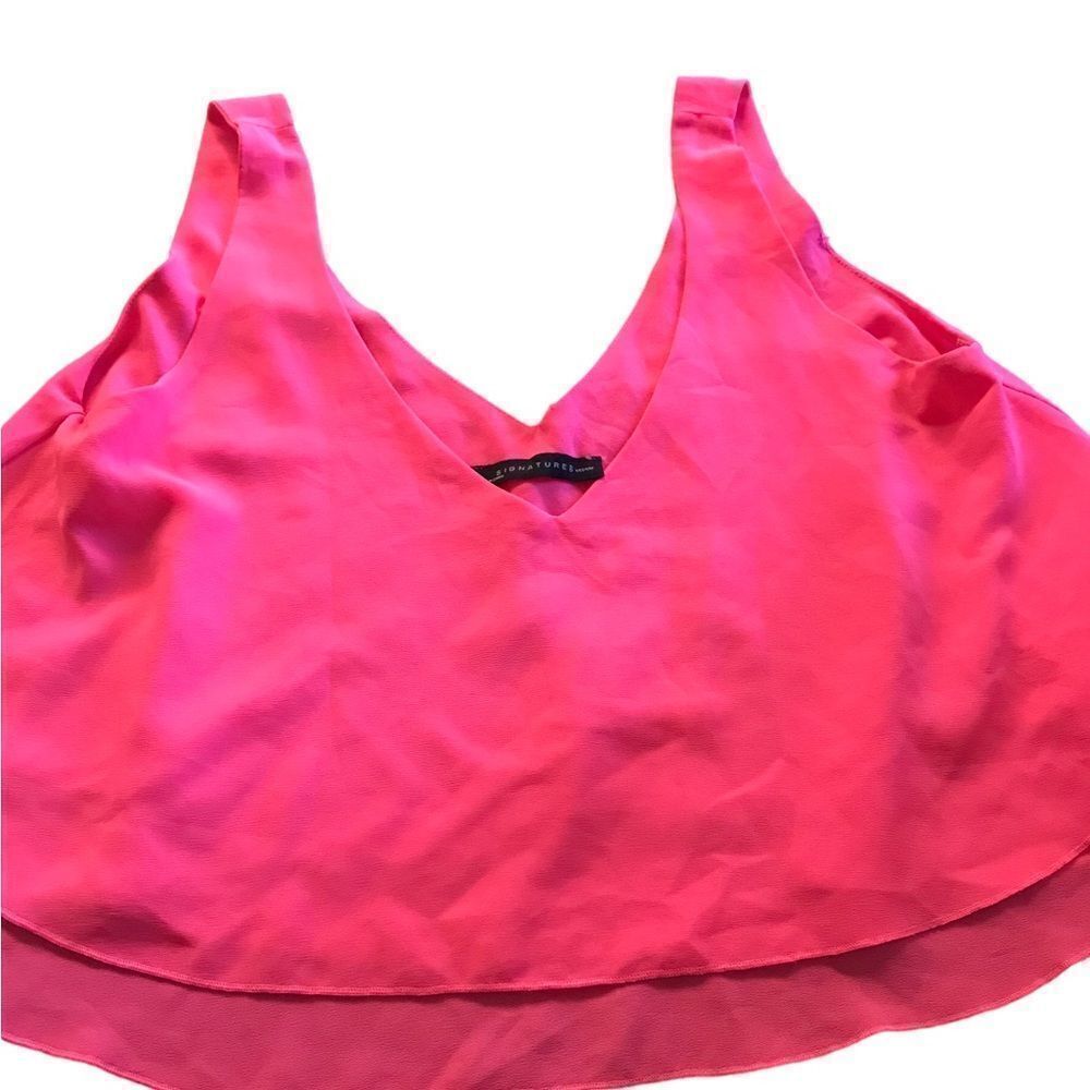 Signature bright pink cropped top size large excellent condition